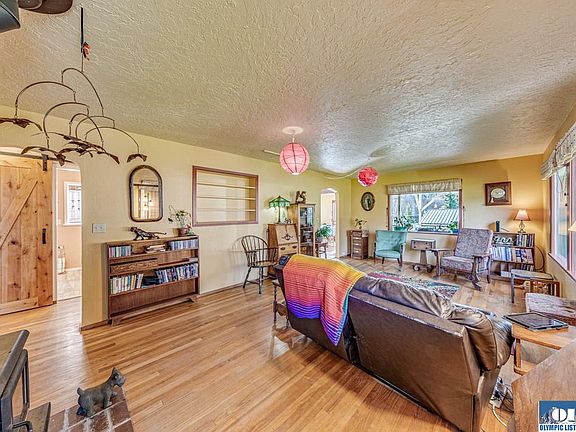 3rd image of 4313 Fairmount Ave
