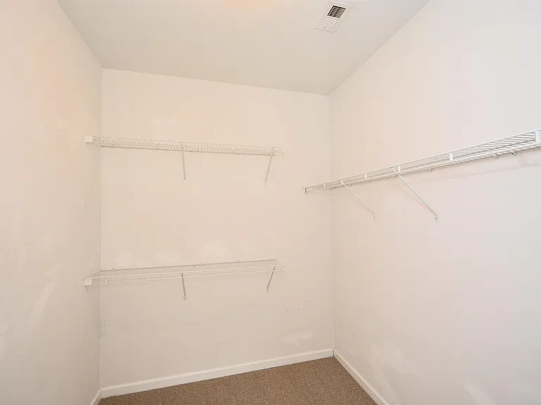 1009 Castlemaine Way — Photo 20