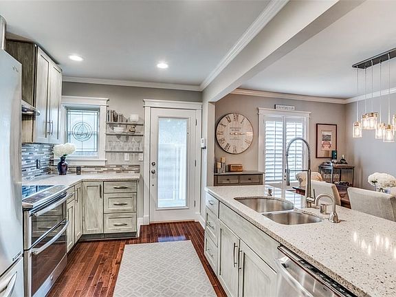 3rd image of 6493 Bordeaux Ave #6493