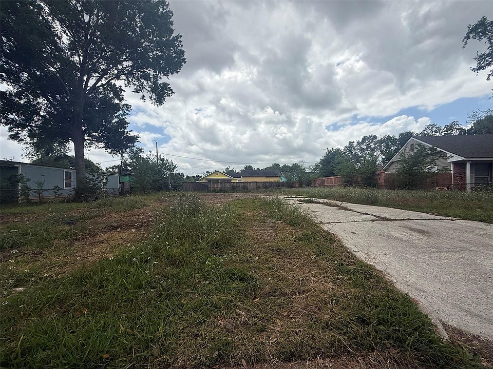 1st image of 311 Rustic Dr