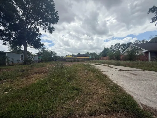 311 Rustic Dr, Pasadena, TX 77502