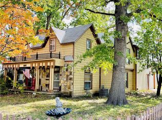 107 SW 10th St, Oak Grove, MO 64075