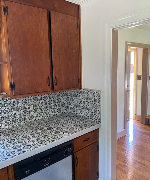 2nd image of 813 Darby Ave