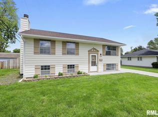 37 Groton Dr, Springfield, IL 62702