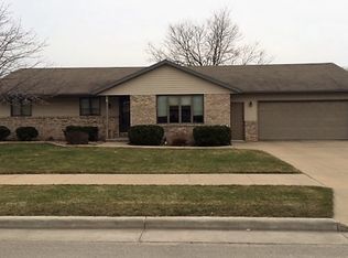 507 E Elm Dr, Little Chute, WI 54140