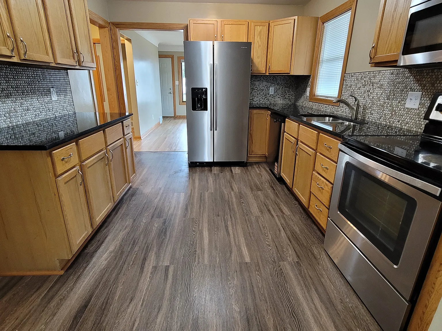 4 bed, $2,145 — Photo 2
