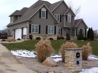 702 Troon Dr, Valparaiso, IN 46383
