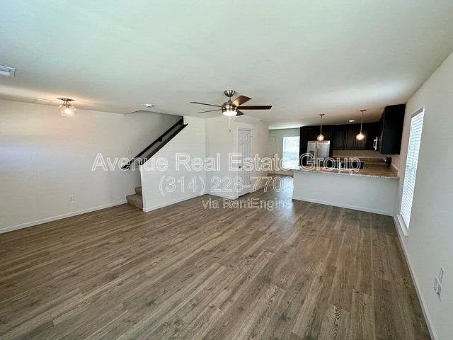 3 bed, 3.5 bath, 2019 sqft, $2,450 — Photo 2