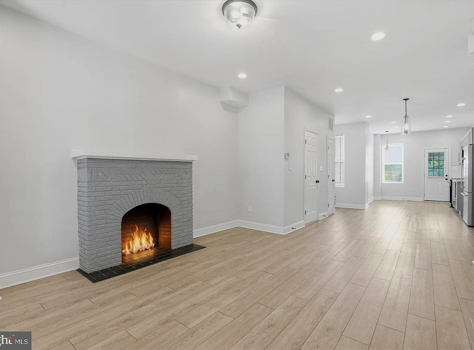 3 bed, 1.5 bath, 1596 sqft, $1,800 — Photo 4