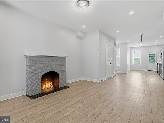 4th image of 2605 Denison St