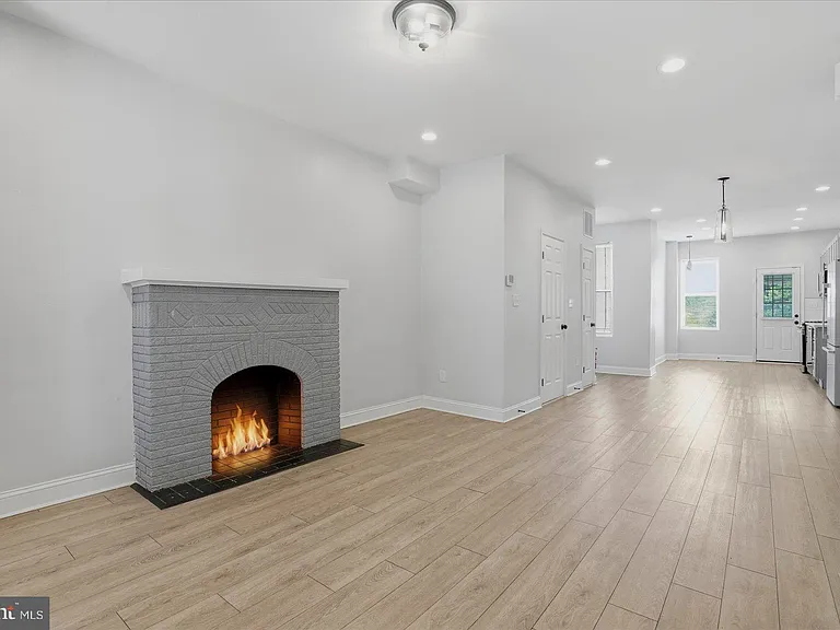 2605 Denison St — Photo 4