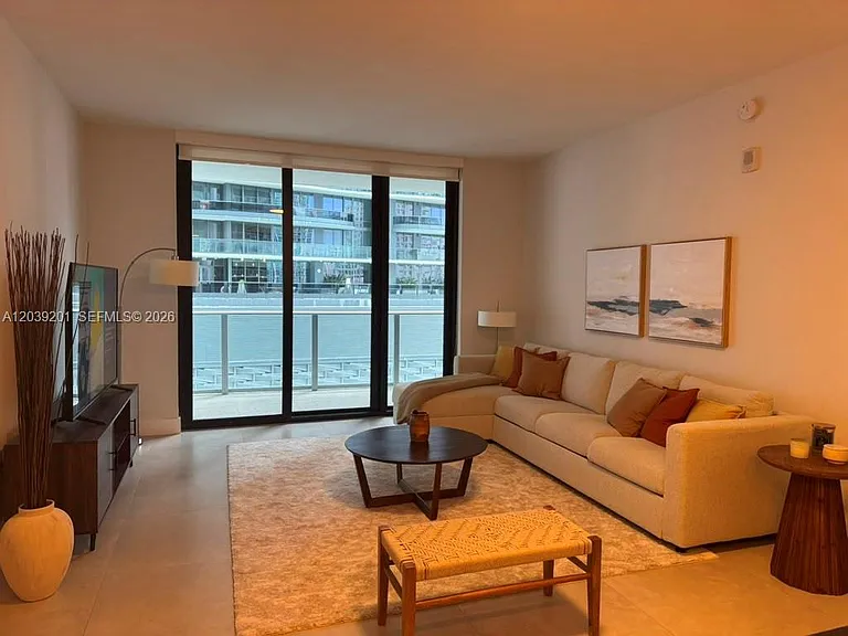 1010 Brickell Ave #1807 — Photo 2