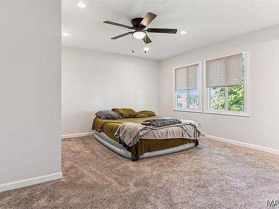 5th image of 22 Ranchview Dr
