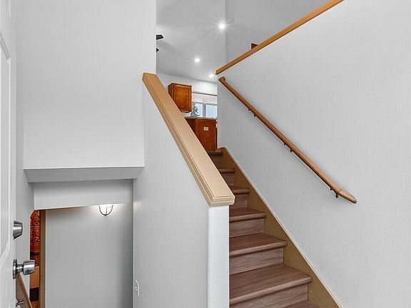 4th image of 426 Comet Street