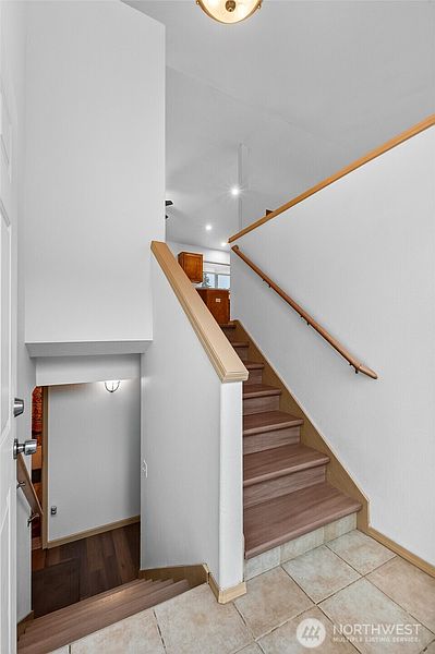 4th image of 426 Comet Street