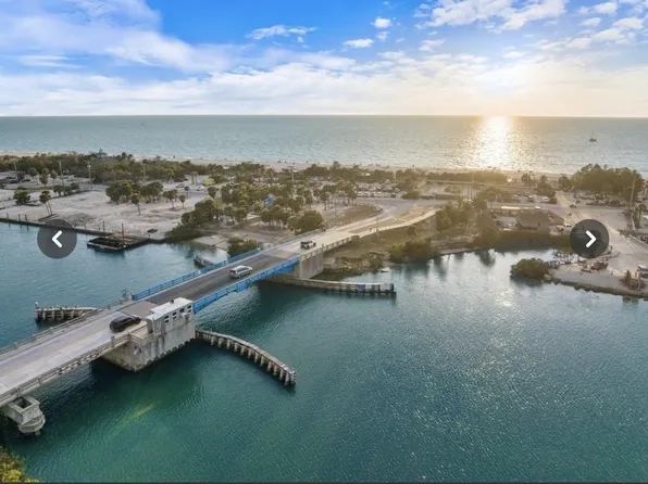214 Fair Winds Dr, Nokomis, FL 34275