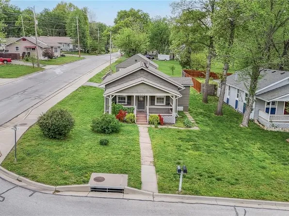 1328 Pacific Ave, Osawatomie, KS 66064