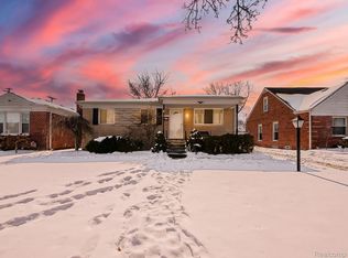 21316 Sunnydale St, Saint Clair Shores, MI 48081
