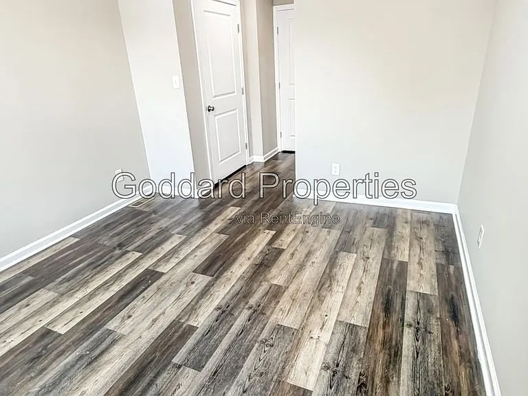 704 N Curley St — Photo 14