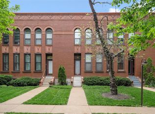 15 Manhattan Mews, Saint Louis, MO