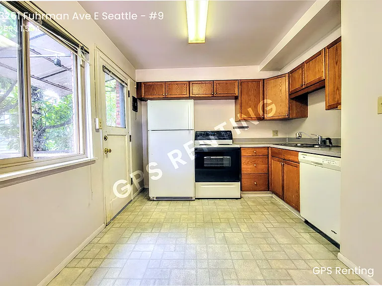 3261 Fuhrman Ave E #9 — Photo 2