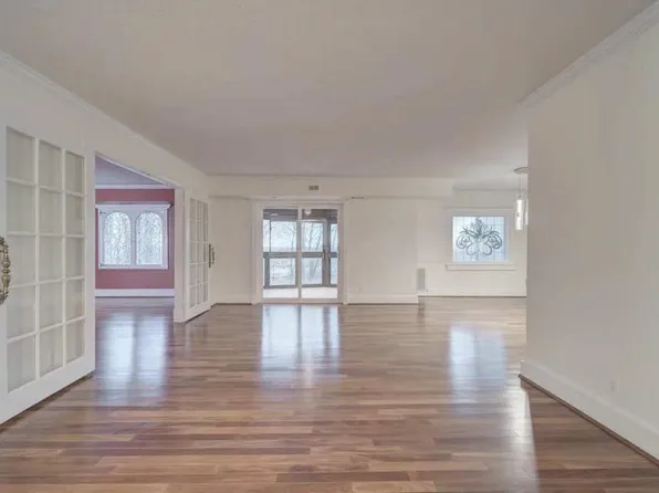 8370 Greensboro Dr APT 122, Mc Lean, VA 22102