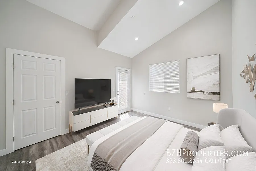 Modern Townhome Near USC Campus! — Photo 4