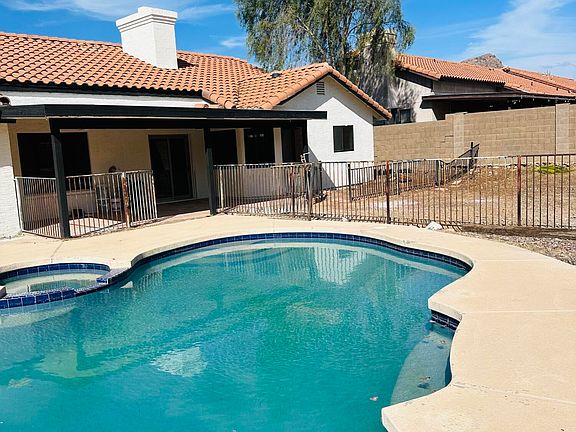 3rd image of 817 E ACOMA Drive