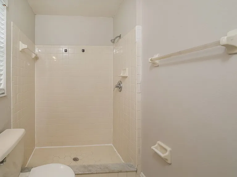 7446 Briarbay Loop — Photo 9