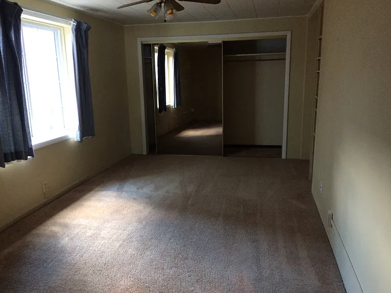 1112 E Canby St — Photo 10