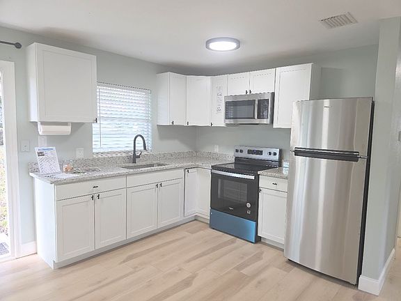 3rd image of 10785 W Spring Cir