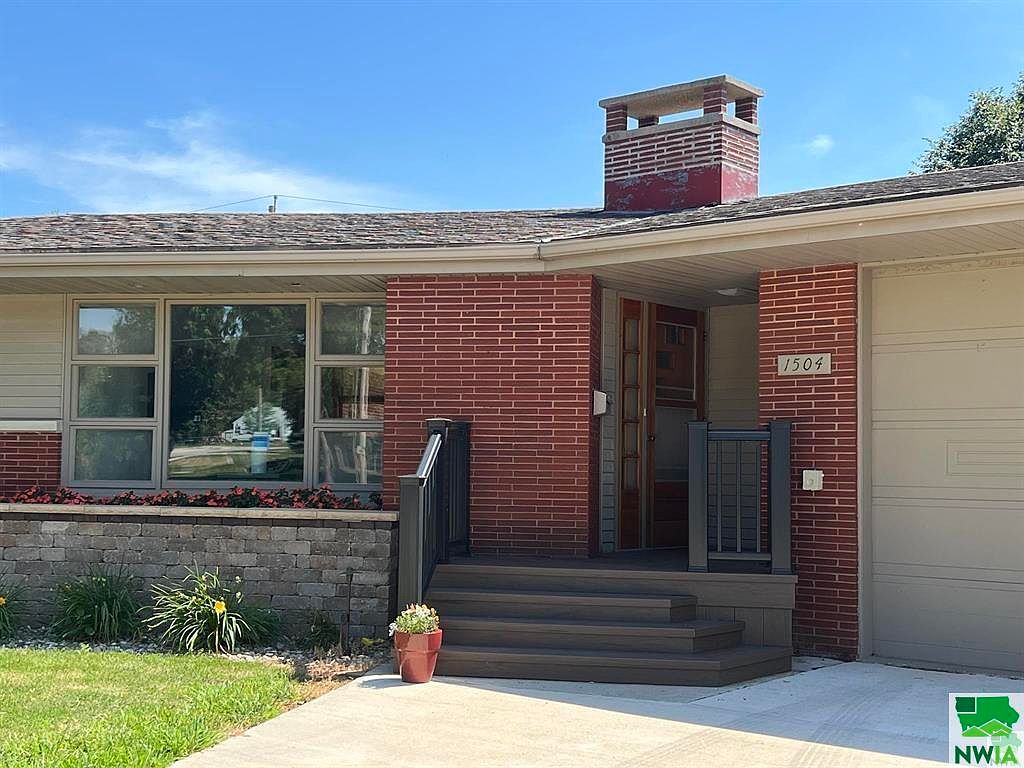 1504 W 5th St, Storm Lake, IA 50588 MLS 820810 Zillow