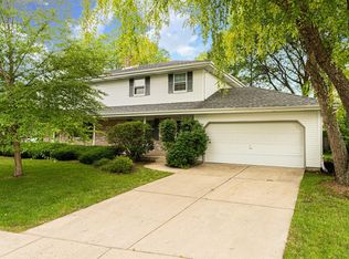 2277 Valley Creek Dr, Elgin, IL 60123