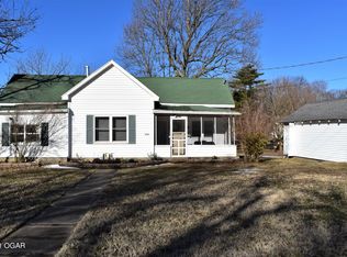 1412 4th St, Monett, MO 65708
