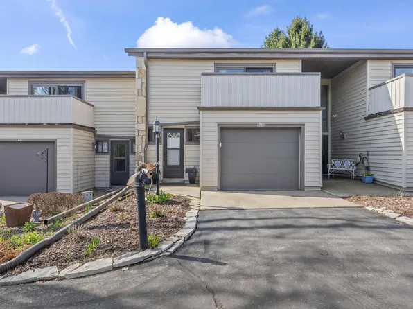 966 Valentine ROAD, Oconomowoc, WI 53066