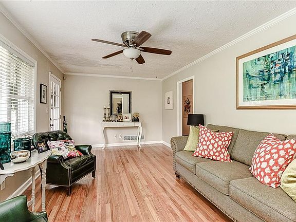 5th image of 940 Brentwood Dr SE