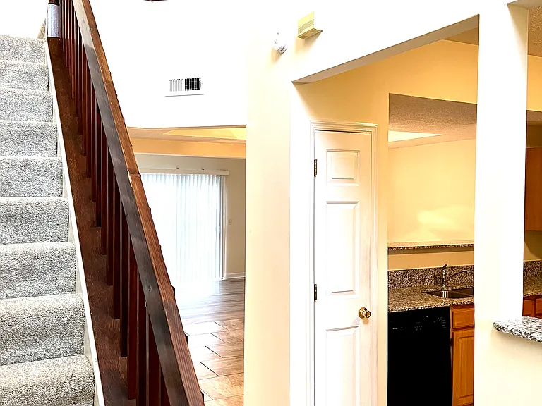 3840 Rohling Oaks Dr #C7 — Photo 10
