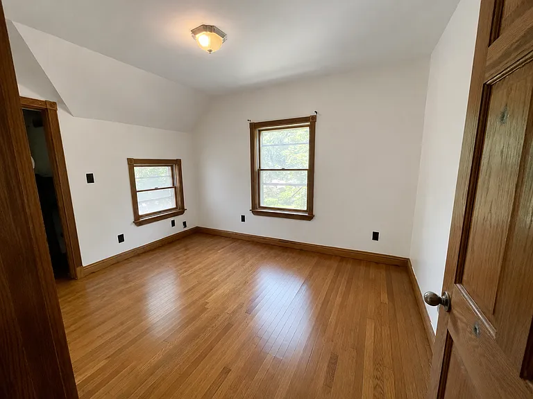 1727 Marshall Ave — Photo 9