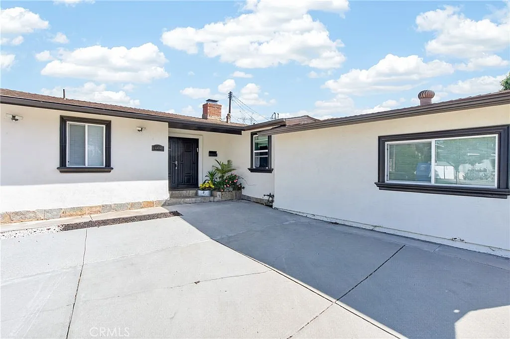 2 bed, 1800 sqft, $4,800 — Photo 3