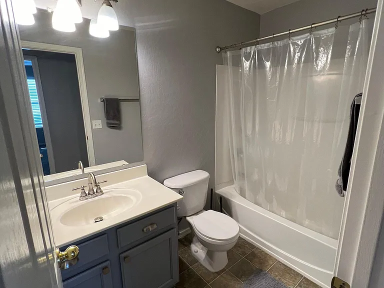 6821 S 40th Dr — Photo 10