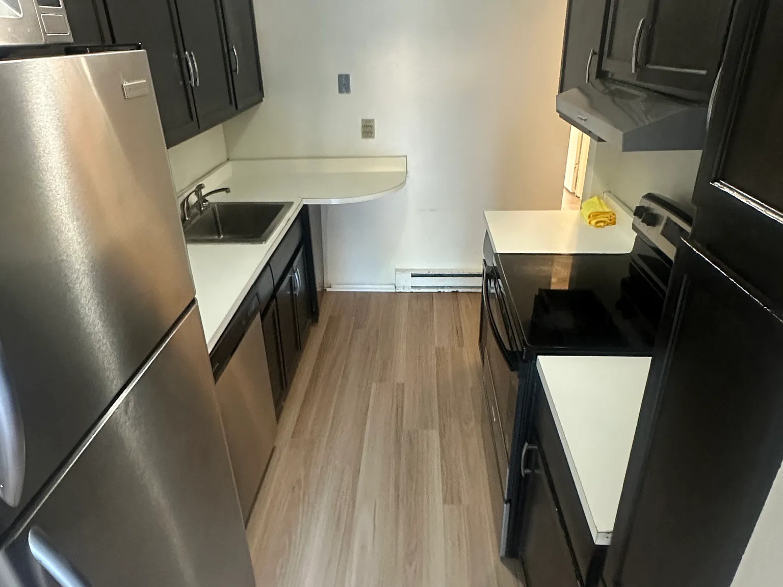 113 Kennedy Dr — Photo 2