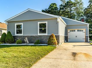 5 Pebble Beach Ct, Toms River, NJ 08757
