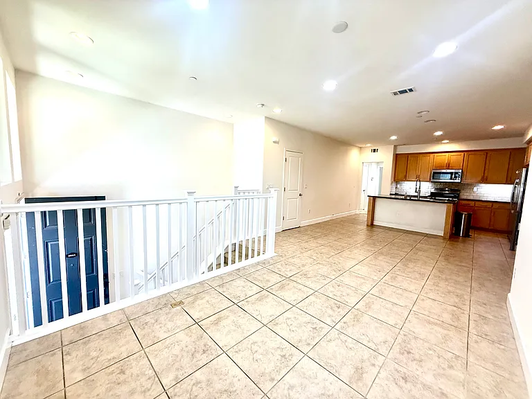 2044 Lee Way — Photo 7