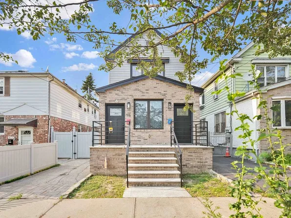 160-15 79th Ave, Fresh Meadows, NY 11366