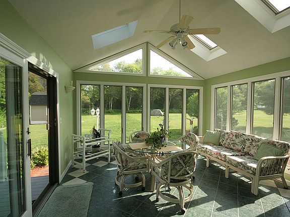 RELAXING SUN ROOM
