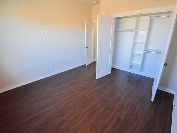 3rd image of 425 Tacoma St