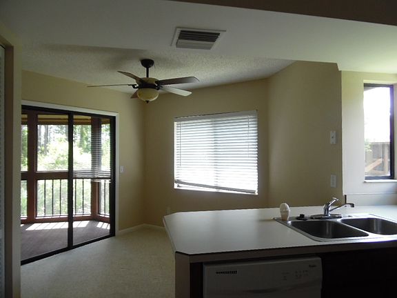 3rd image of 6 Sherbury Ct