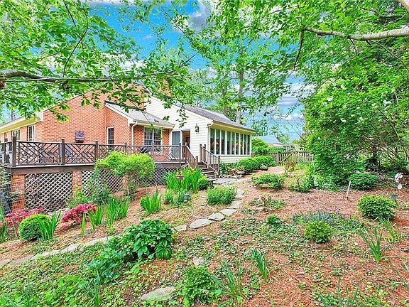 3rd image of 412 Fairfax Way