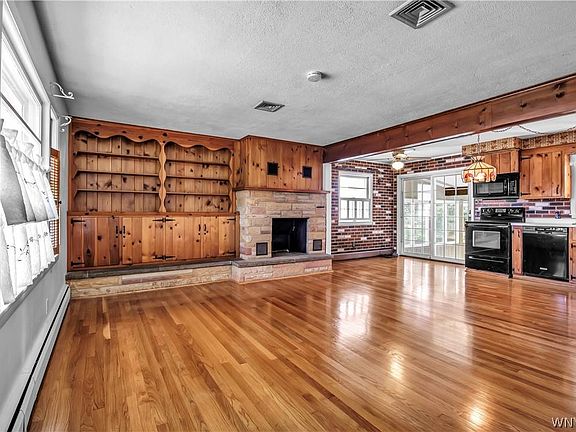 3rd image of 959 Wehrle Dr