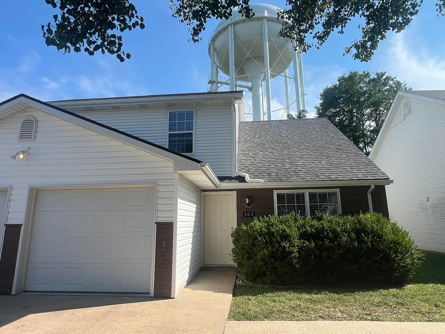 4 bed, 2.0 bath, 1350 sqft, $1,650 — Photo 1